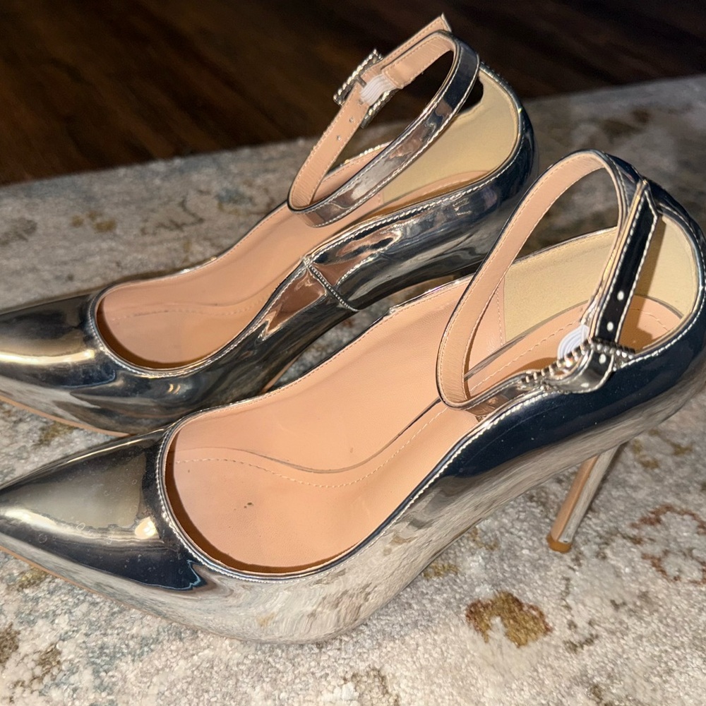 Metallic Silver Ankle Strap 4” Heels sz 8.5 - Picture 2 of 4